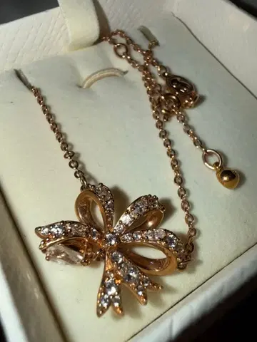 Swarovski 리본 목걸이 로즈 골드 컬러