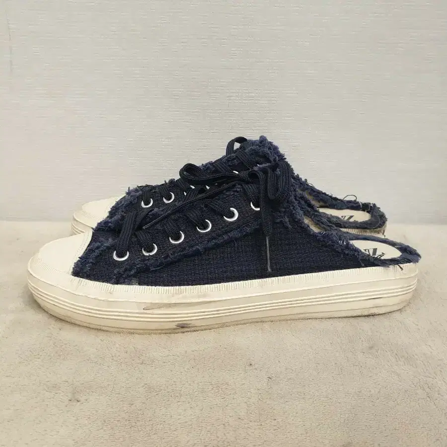 자라 ZARA 네이비 데님 뮬 스니커즈 245