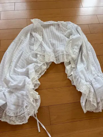 레이스 장식 화이트 볼레로 가디건