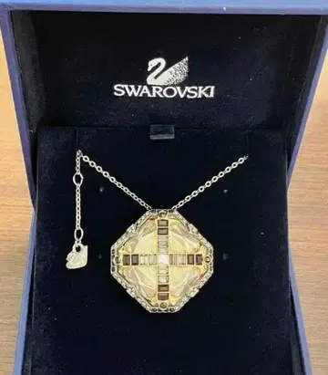 SWAROVSKI 스와로브스키 크로스 목걸이 펜타곤