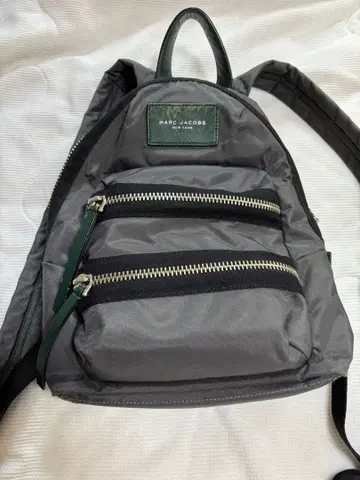 MARC JACOBS 나일론 백팩 그레이