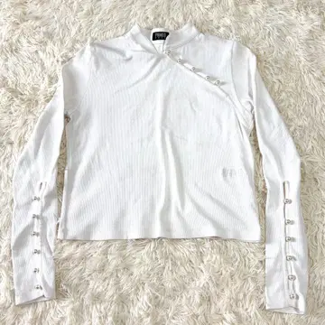 새상품급 화이트 PAMEO POSE Meifan Knit Top 차이나