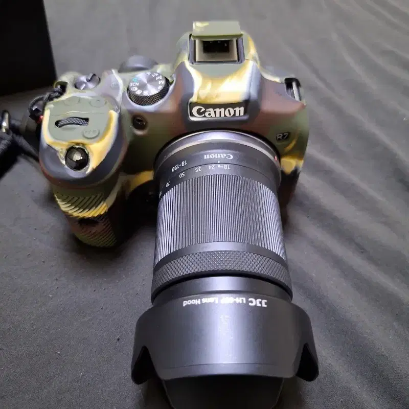 캐논 EOS R7 미러리스 카메라 18-150mm 렌즈 포함