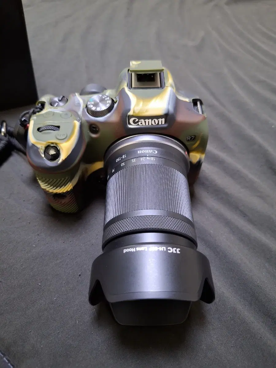 캐논 EOS R7 미러리스 카메라 18-150mm 렌즈 포함