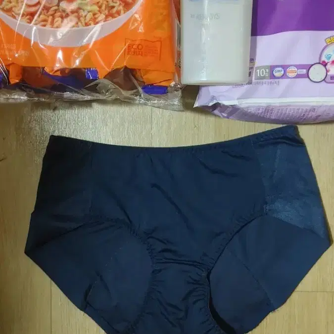 비비안 생리팬티+쏘피 생리대+케라시스 바디워시 팝니다