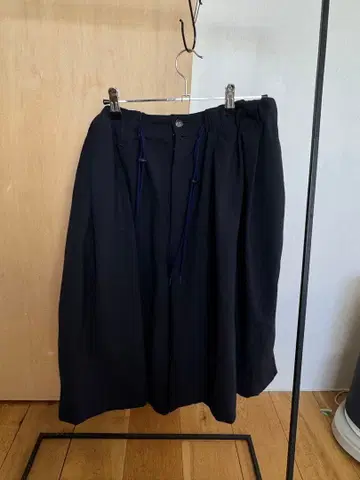 새상품급 Sillage 시라지 서큘러 숏팬츠 네이비 F