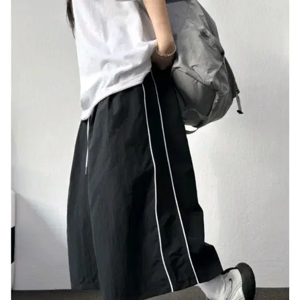파이핑 나일론 와이드 버뮤다팬츠