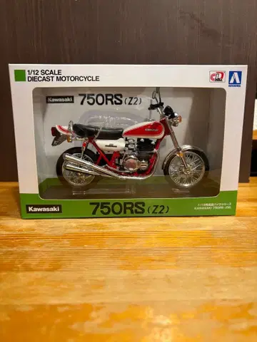 아오시마 1/12 완성품 바이크 Kawasaki 750RS Z2 빨흰 컬러