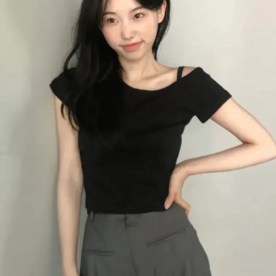 영앤리치 원숄더 반팔티