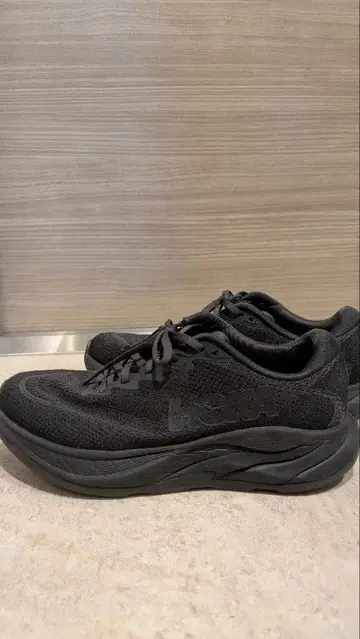 [ 새상품급 ] HOKA RINCON 4 와이드 올블랙