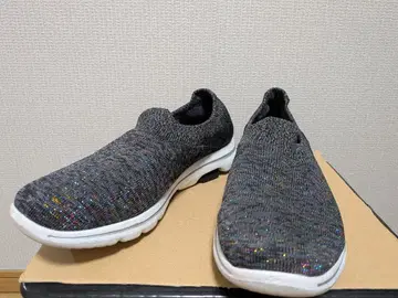 2 SKECHERS AIR COOLED GOGA MAT 24.5