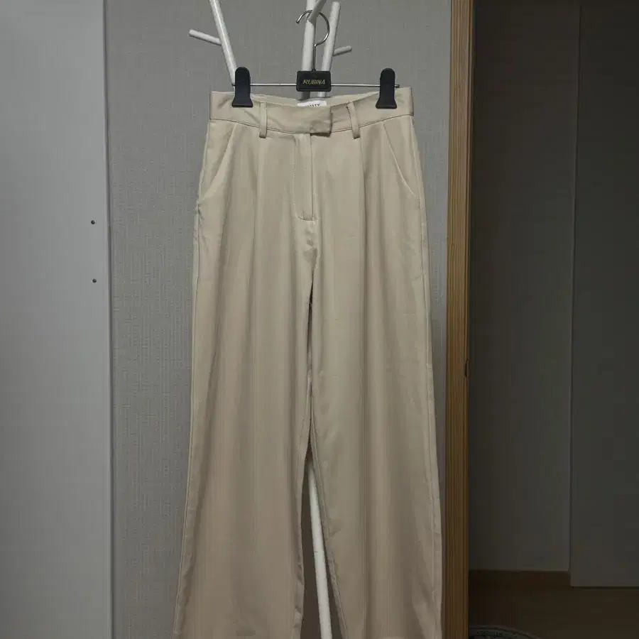 베이지 슬랙스 S