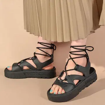PUMA 통굽 레이스업 샌들 블랙