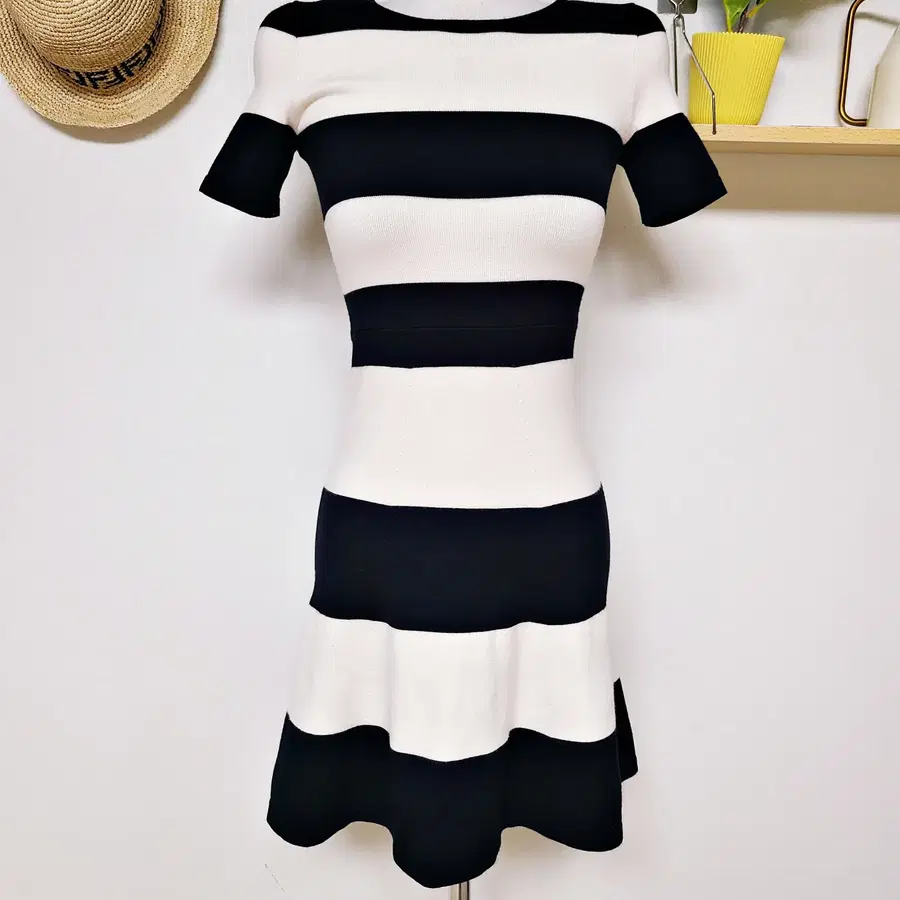 BCBG맥스아자리아 썸머니트원피스 44 블랙 XXS