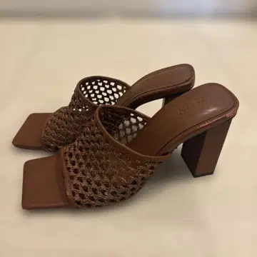 YELLO 메쉬 샌들 브라운 M 사이즈