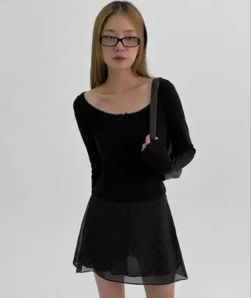BLACKUP 예리 레이스 와이드 U넥 긴팔 T셔츠