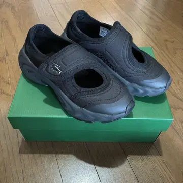8/5까지 [ 가격 인하 ] LACOSTE SPINOR SANDAL 24.0cm