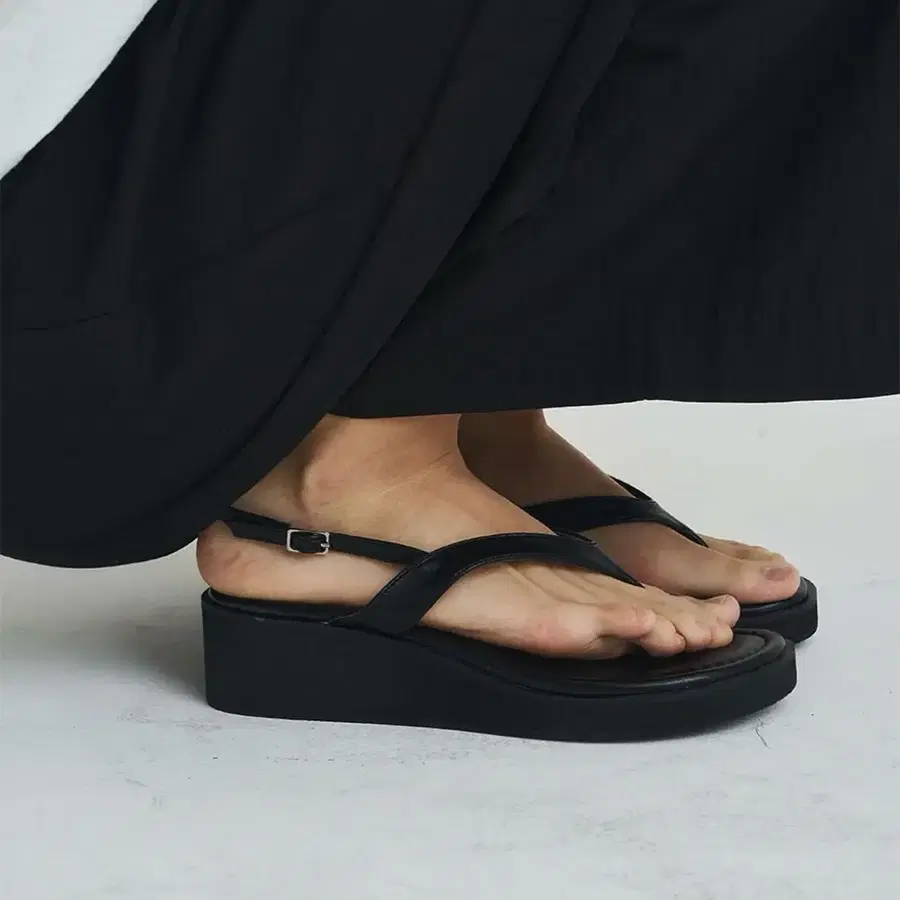 페이즈문 Coy 플랫폼 쪼리 샌들 (4cm) 235