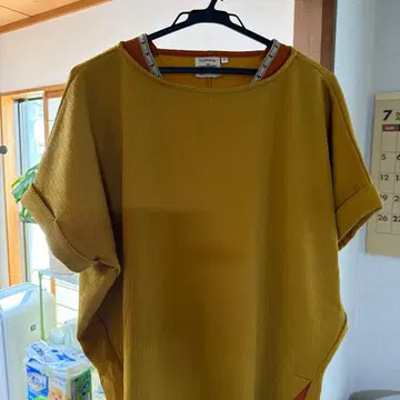 TITICACA 반팔 티셔츠 머스타드 컬러 F 사이즈