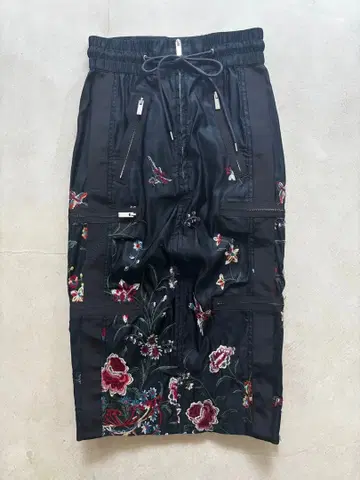 sacai 플로럴 자수 스커트 블랙