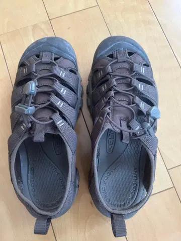 [ 가격 인하 ] KEEN 뉴포트 브라운 26.5cm
