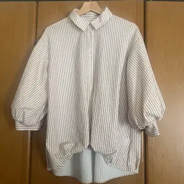 스트라이프 패턴 시어서커 블라우스 칠부 소매