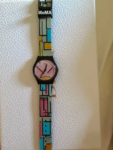 Swatch MoMA 콜라보 여성용 손목시계