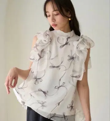 SNIDEL 리본 슬리브 오간 시스루 블라우스