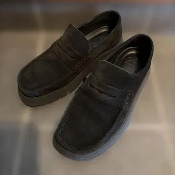 [새상품급] Clarks x ZARA 콜라보 스웨이드 통굽 로퍼 블랙
