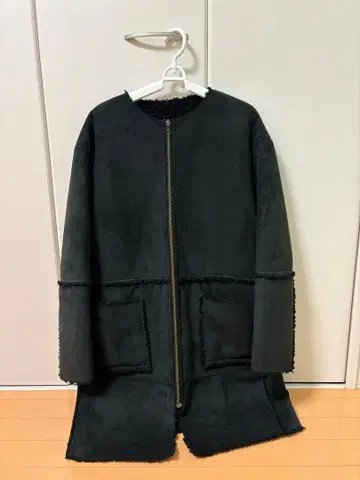 리버서블 페이크 무스탕 보아 코트 블랙