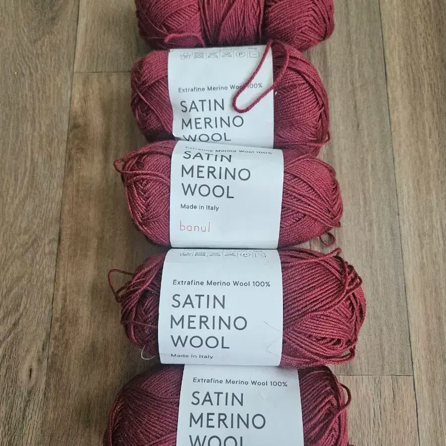 새틴 메리노 울(Satin Merino Wool) (1볼/50g)7만개 판매 돌파(겨울)스웨터, 모자, 목도리 뜨기 좋은 이탈리아 100% 엑스트라 파인 메리노울 최고급 실