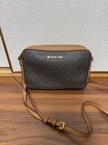 MICHAEL KORS 숄더백 브라운