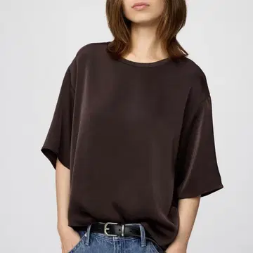미사용 새상품 UNIQLO : C 새틴 오버 사이즈 숏 블라우스 다크 브라운