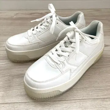 [ 새상품급 ] ZARA 화이트 플랫폼 통굽 스니커즈 39