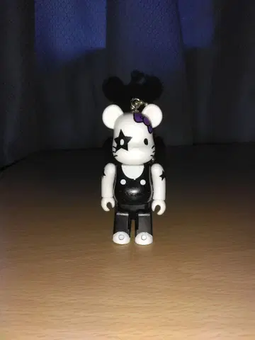베어브릭 kiss 헬로키티 100% 키링 커스텀