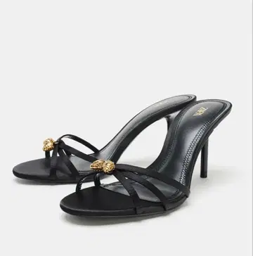 ZARA 새틴 샌들 블랙 골드 모티브