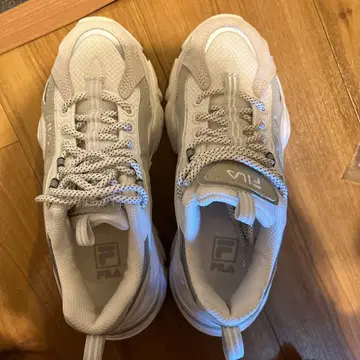 FILA 화이트 스니커즈 23cm