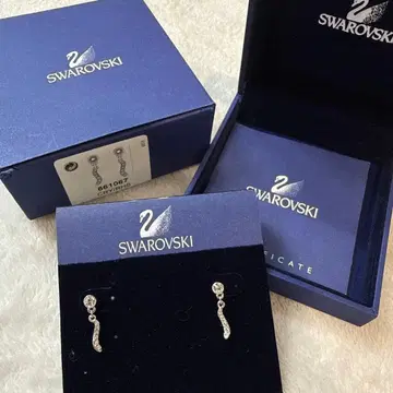 스와로브스키 큐빅 귀걸이 실버 컨디션 최상