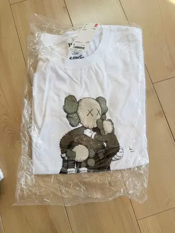 UNIQLO KAWS T셔츠 화이트 L 사이즈