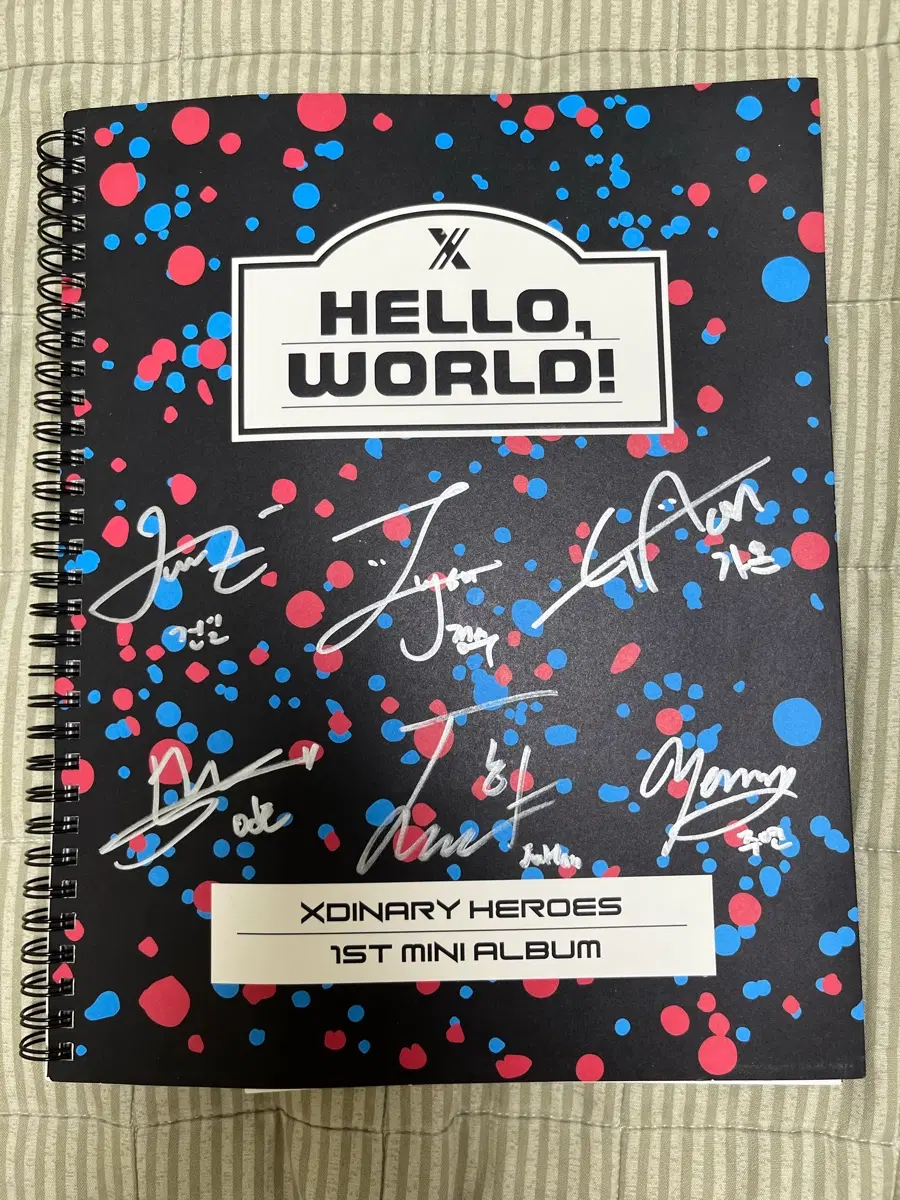 엑스디너리 히어로즈 엑디즈 1집 Hello World 친필 사인 앨범
