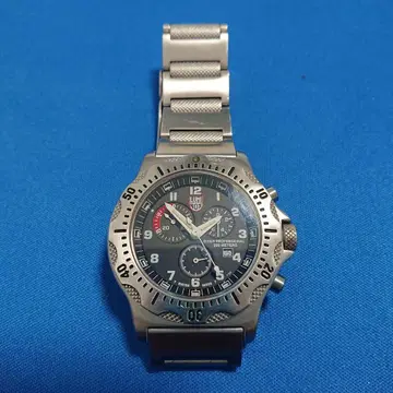 루미녹스 LUMINOX 8100 크로노그래프 결함 있음