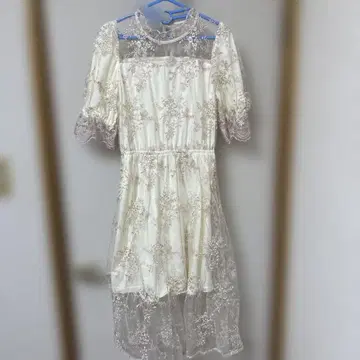 꽃무늬 자수 레이스 절개 반팔 원피스