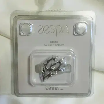 aespa 팬라이트 엠블럼 karina ver. 카리나 에스파