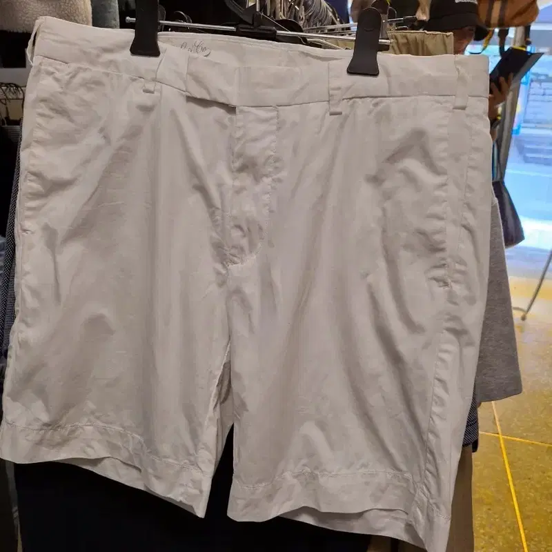 폴로 랄프로렌 화이트 면 반바지