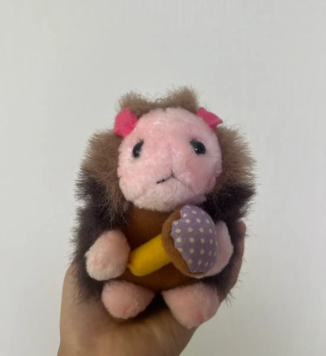 고슴도치 동물 일본 고전 빈티지 인형 (버섯 먹는 친구)