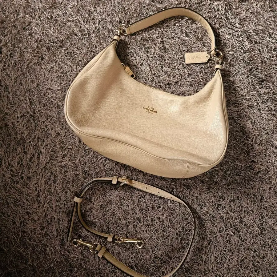 코치(COACH) 할리 이스트웨스트 투웨이 호보백34 19 10 size(가 세 폭)