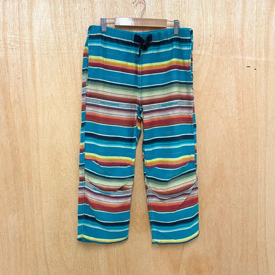 WILD THINGS serape stripe pants 와일드띵스 카프리 팬츠