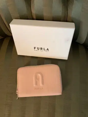 FURLA 라운드 지퍼 지갑 핑크