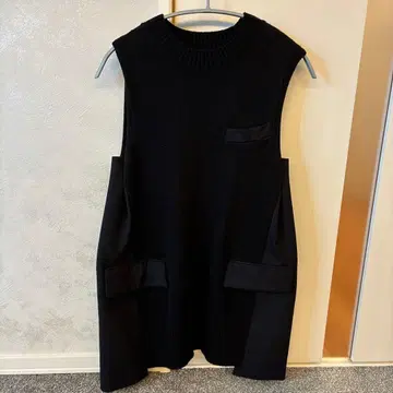 [주말 가격 인하 새상품급] sacai 블랙 슬리브리스 니트