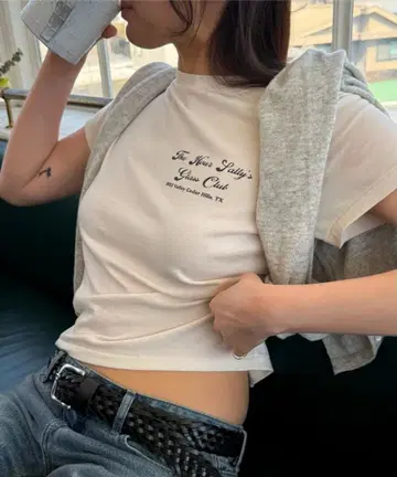 GLOWNY GLASS CLUB 그래픽 티셔츠
